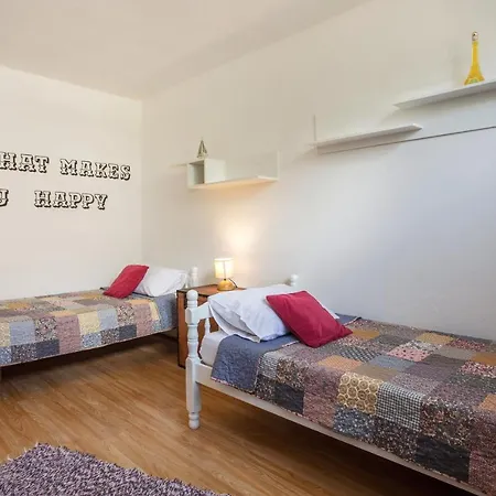 Jase Apartment Split